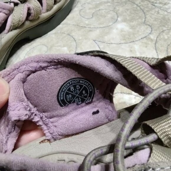 Keen Beige Whisper Closed Toe Sandals 8.5 - Picture 9 of 9